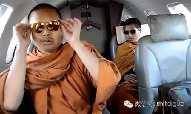 3年前那个乘私人飞机挎名包炫富的泰国僧人，这次要漂洋过海从美国回泰了……-图片2