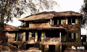 泰国网红深夜去废弃学校直播,现场灵异不断,回家时发生意外!【泰国佛牌】 泰国网红深夜去废弃学校直播,现场灵异不断,回家时发生意外!-图片7