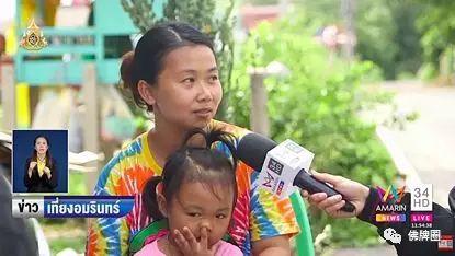 佛牌庇护?3岁女孩徒手抓眼镜蛇竟毫发无伤!【泰国佛牌】 佛牌庇护?3岁女孩徒手抓眼镜蛇竟毫发无伤!-图片1