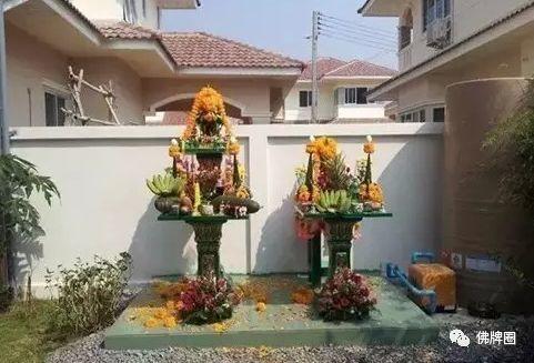 泰国人家门前的神秘供台,其中有何秘密?【泰国佛牌】 泰国人家门前的神秘供台,其中有何秘密?-图片3