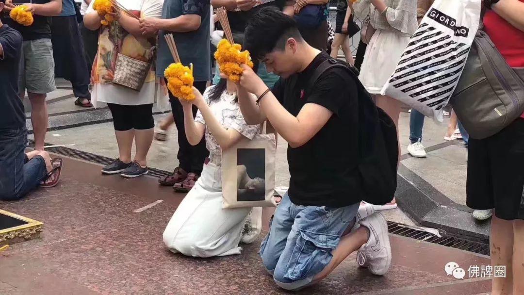 杨紫 沈涛 陈浩民，大家都拜四面神！【泰国佛牌】