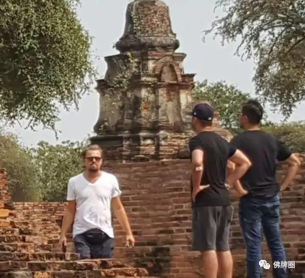 国际巨星莱昂纳多现身大城府 表情严肃