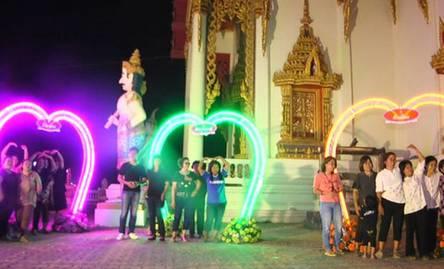泰国名寺架起爱心拱门迎接情人节【泰国佛牌】
