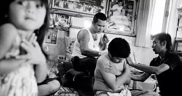 传承在肌肤上的神秘经咒 泰国的纹身文化【泰国佛牌】 传承在肌肤上的神秘经咒 泰国的纹身文化【泰国佛牌】