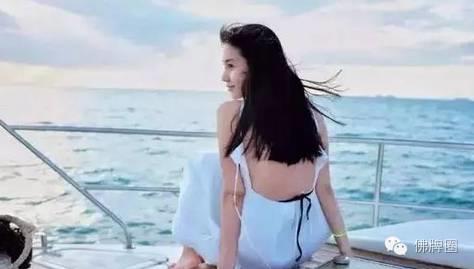 Angelababy被拍到一脸孕相在泰国拜四面佛疑似求子还愿【泰国佛牌】 Angelababy被拍到一脸孕相在泰国拜四面佛疑似求子还愿【泰国佛牌】