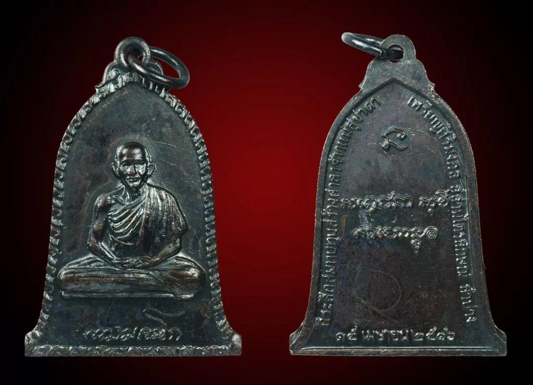 【佛牌道】问答--如何看待高僧的自身牌呢?【泰国佛牌】