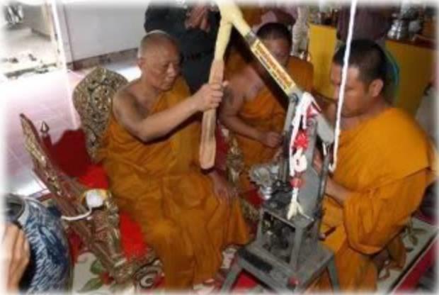 【佛牌道】Q&A–佛牌不能被别人碰吗？-图片1