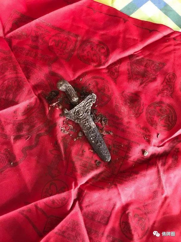 郑姓歌手，疑遭家佣落降头16年！-图片2