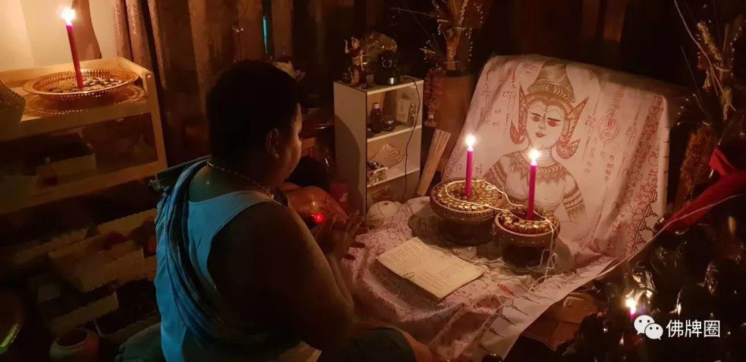 泰国旅游时陌生人塞给我一个黄色荷包！于是我经历了至今仍无法忘记的灵异事件...【泰国佛牌】