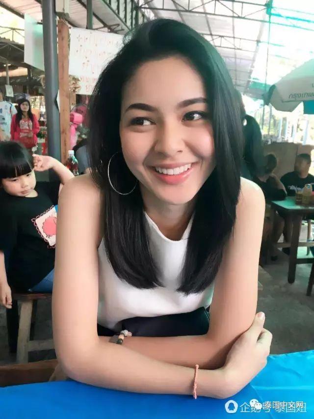 泰国又现“加油西施”,加油送香吻,男司机大排长龙!【泰国佛牌】 泰国又现“加油西施”,加油送香吻,男司机大排长龙!