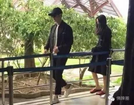 Angelababy被拍到一脸孕相在泰国拜四面佛疑似求子还愿【泰国佛牌】 Angelababy被拍到一脸孕相在泰国拜四面佛疑似求子还愿-图片3