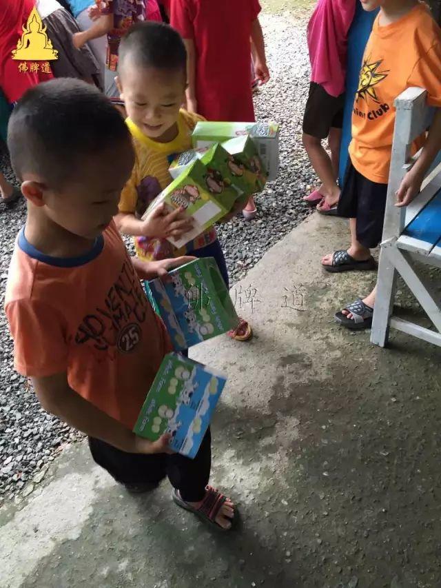 【活动现场】2016年09月25日捐助孤儿院实况【泰国佛牌】 【活动现场】2016年09月25日捐助孤儿院实况-图片24