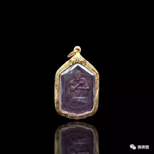 是什么原因让泰国人都喜欢佩戴师傅自身佛牌？-图片2