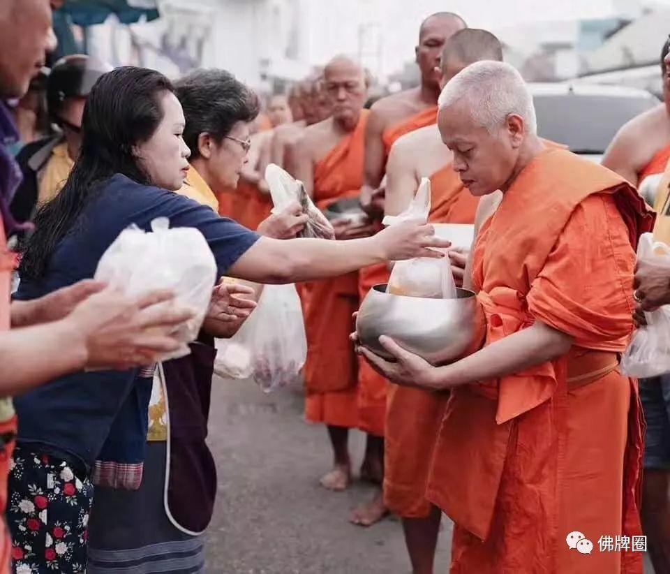 家中供奉与不供奉佛、神之间的差异！【泰国佛牌】