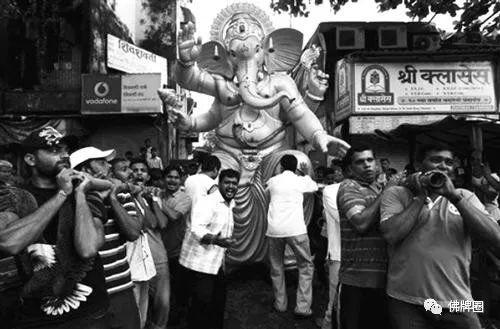 泰国象神为什么断一根牙?【泰国佛牌】 泰国象神为什么断一根牙?