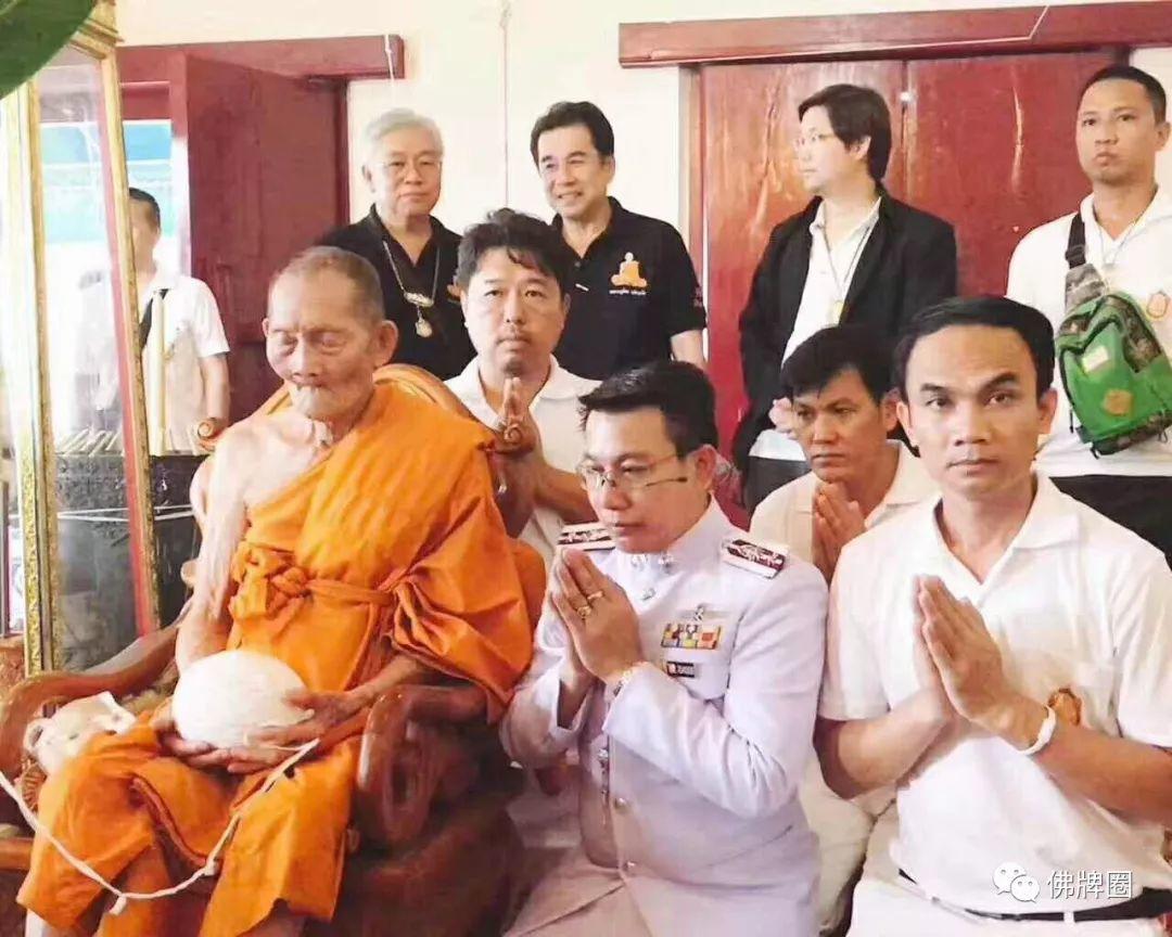 佩戴佛牌后，我们该如何合理许愿？【泰国佛牌】