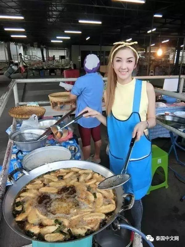 泰国又现“加油西施”,加油送香吻,男司机大排长龙!【泰国佛牌】 泰国又现“加油西施”,加油送香吻,男司机大排长龙!【泰国佛牌】