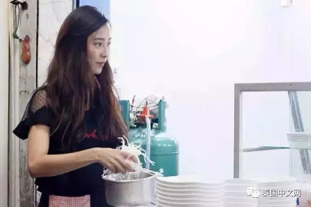 泰国又现“加油西施”,加油送香吻,男司机大排长龙!【泰国佛牌】 泰国又现“加油西施”,加油送香吻,男司机大排长龙!【泰国佛牌】