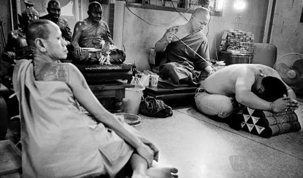 传承在肌肤上的神秘经咒 泰国的纹身文化【泰国佛牌】 传承在肌肤上的神秘经咒 泰国的纹身文化【泰国佛牌】