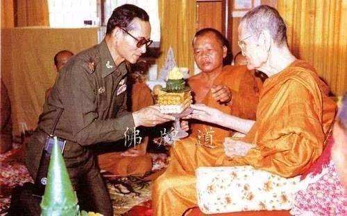 普密蓬国王（泰九世皇）生前拜访过的高僧-图片8