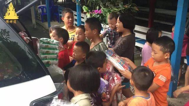 【活动现场】2016年09月25日捐助孤儿院实况【泰国佛牌】 【活动现场】2016年09月25日捐助孤儿院实况-图片16