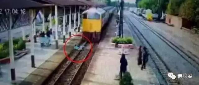 泰国火车站路人诡异卧轨,真相令人毛骨悚然!【泰国佛牌】 泰国火车站路人诡异卧轨,真相令人毛骨悚然!-图片3
