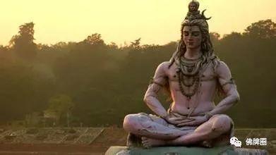 《我不是药神》中,街头出现的两尊神像是什么来头?【泰国佛牌】 《我不是药神》中,街头出现的两尊神像是什么来头?