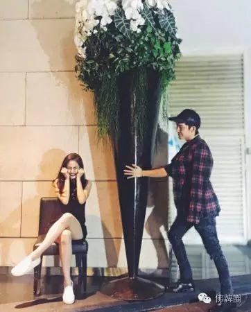 泰国明星做功德不忘秀恩爱【泰国佛牌】