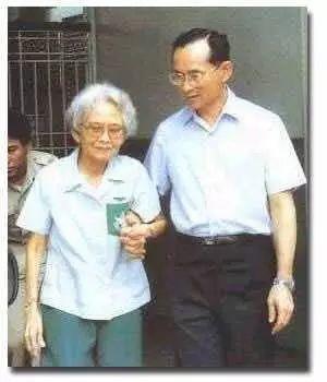 普密蓬国王去世!深表哀悼!【泰国佛牌】 普密蓬国王去世!深表哀悼!-图片7