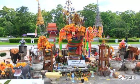 泰国人家门口的神龛,到底是什么来路?【泰国佛牌】 泰国人家门口的神龛,到底是什么来路?-图片2