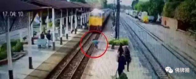 泰国火车站路人诡异卧轨,真相令人毛骨悚然!【泰国佛牌】 泰国火车站路人诡异卧轨,真相令人毛骨悚然!-图片2