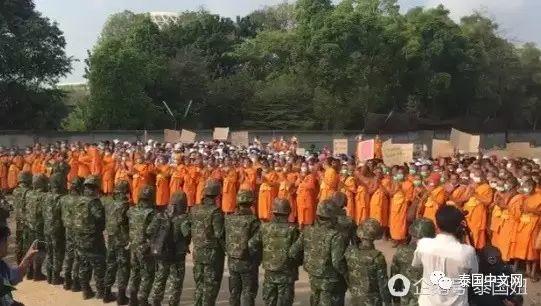 泰国最大佛寺跟军政府斗智斗勇，和尚绝食抗议-图片12
