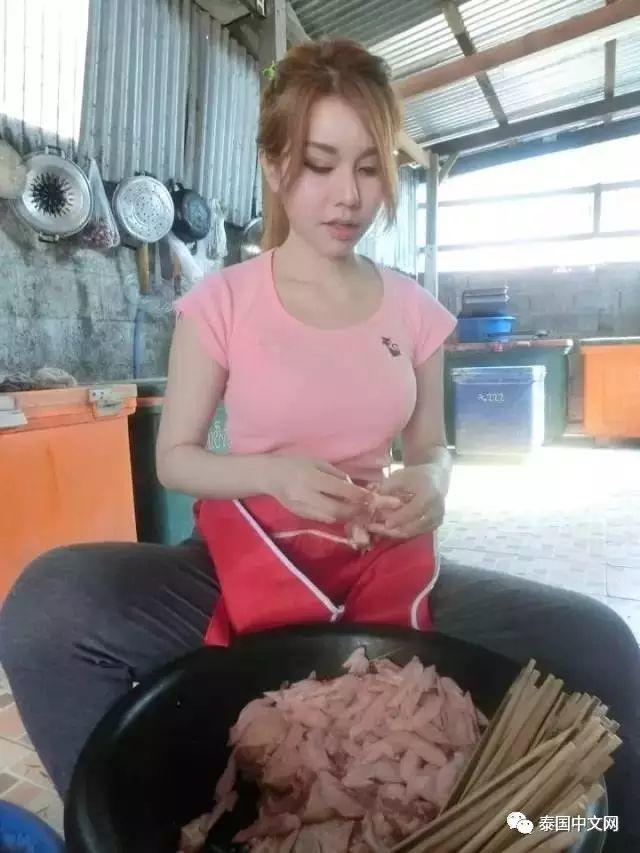 泰国又现“加油西施”,加油送香吻,男司机大排长龙!【泰国佛牌】 泰国又现“加油西施”,加油送香吻,男司机大排长龙!【泰国佛牌】