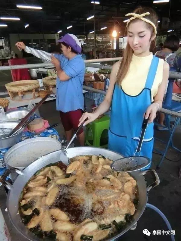 泰国又现“加油西施”,加油送香吻,男司机大排长龙!【泰国佛牌】 泰国又现“加油西施”,加油送香吻,男司机大排长龙!【泰国佛牌】