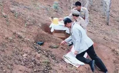 普密蓬国王去世!深表哀悼!【泰国佛牌】 普密蓬国王去世!深表哀悼!-图片9