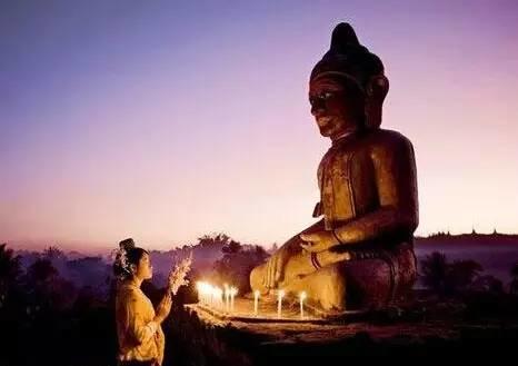 拜佛,以消无量劫的罪业【泰国佛牌】 拜佛,以消无量劫的罪业-图片1