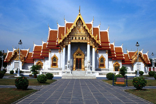 泰国佛寺介绍：西方色彩浓郁的寺庙——云石寺-图片1