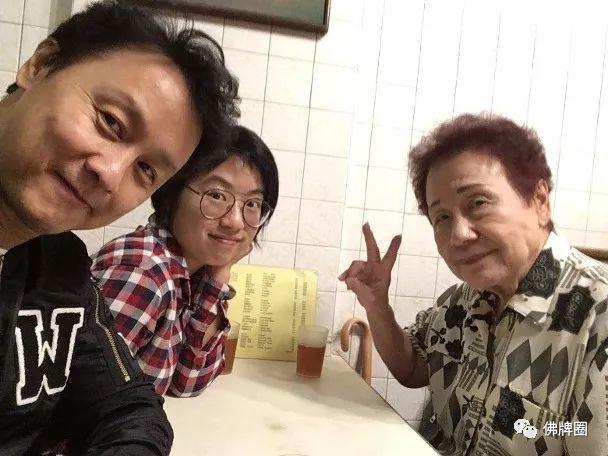 郑姓歌手，疑遭家佣落降头16年！-图片1