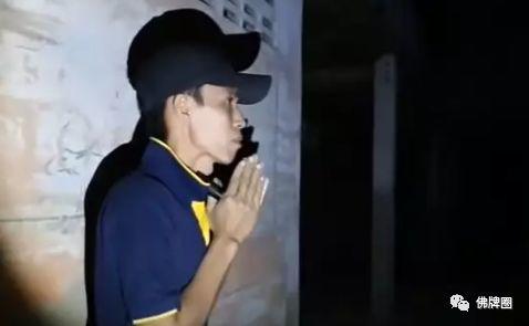 泰国网红深夜去废弃学校直播,现场灵异不断,回家时发生意外!【泰国佛牌】 泰国网红深夜去废弃学校直播,现场灵异不断,回家时发生意外!-图片3