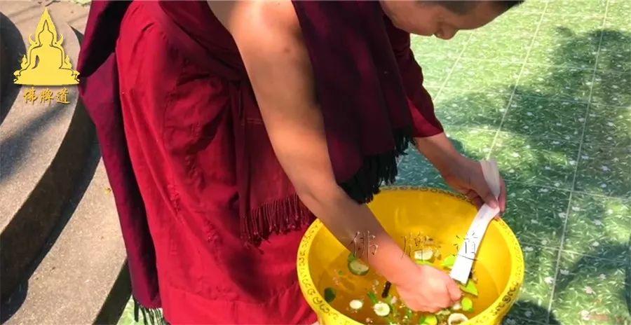 佛牌道40: 泰国正统的“洗圣水”法事(พิธีอาบน้ำมนต์)-图片13