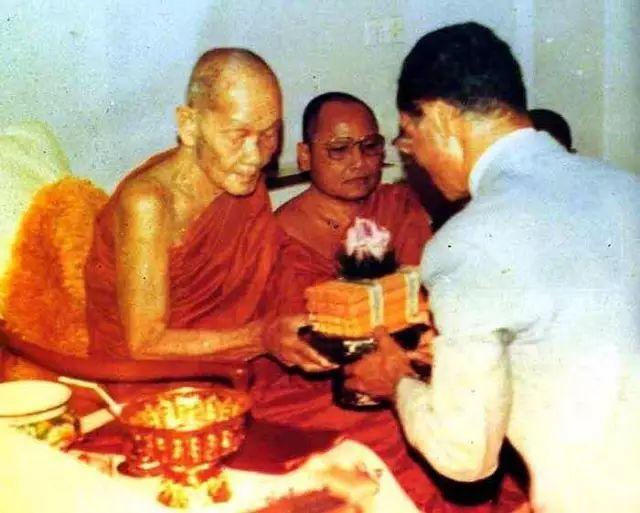 普密蓬国王去世!深表哀悼!【泰国佛牌】 普密蓬国王去世!深表哀悼!-图片16