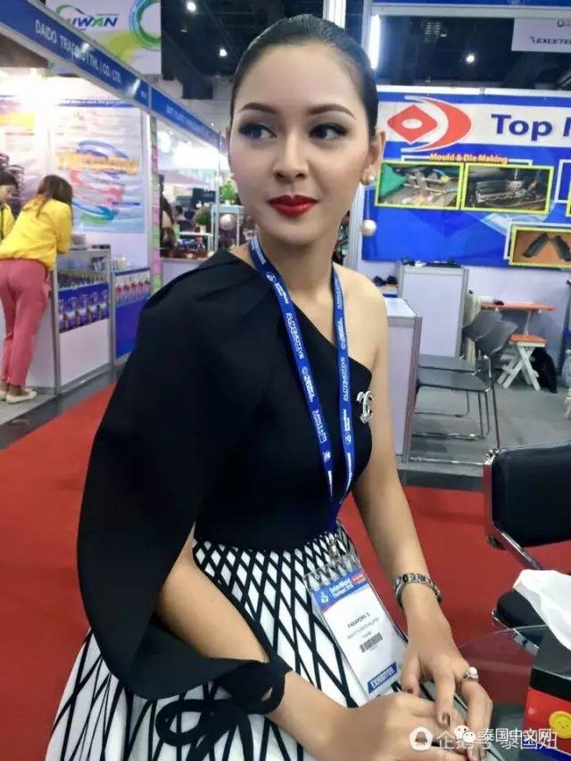 泰国又现“加油西施”,加油送香吻,男司机大排长龙!【泰国佛牌】 泰国又现“加油西施”,加油送香吻,男司机大排长龙!【泰国佛牌】