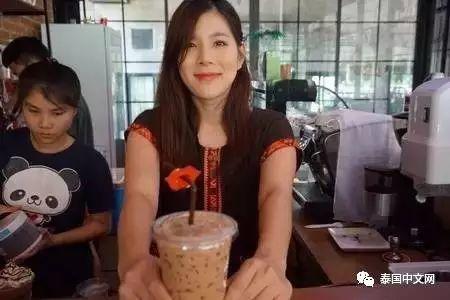 泰国又现“加油西施”,加油送香吻,男司机大排长龙!【泰国佛牌】 泰国又现“加油西施”,加油送香吻,男司机大排长龙!【泰国佛牌】