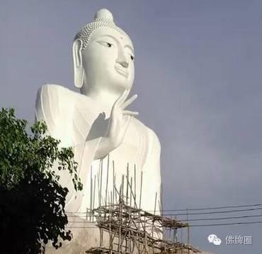 春武里佛教协会冥想中心大佛被雷劈损毁