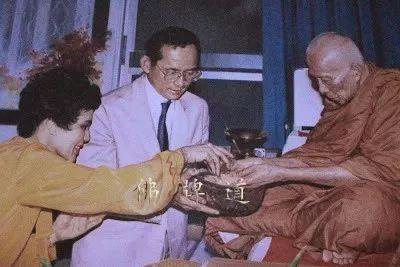 普密蓬国王（泰九世皇）生前拜访过的高僧-图片12