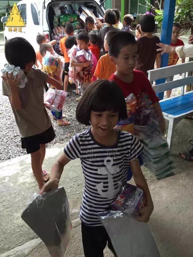【活动现场】2016年09月25日捐助孤儿院实况【泰国佛牌】 【活动现场】2016年09月25日捐助孤儿院实况-图片20