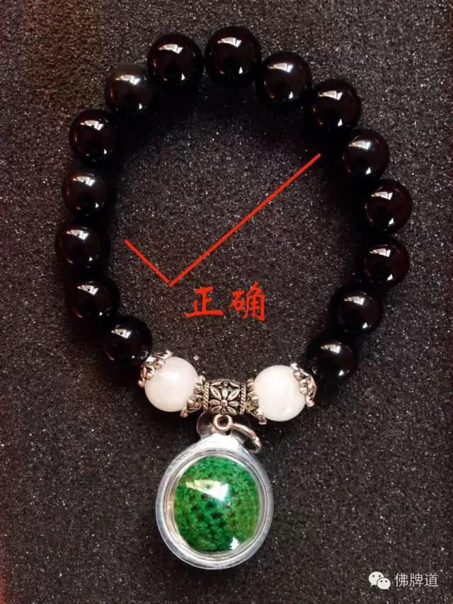 【佛牌道】Q&A--佛牌可以戴在手上吗?【泰国佛牌】 【佛牌道】Q&A–佛牌可以戴在手上吗?-图片2
