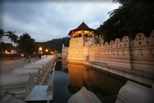 BBC纪实:佛教世界七大胜地【泰国佛牌】 BBC纪实:佛教世界七大胜地-图片4