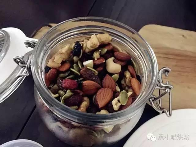 夫人制作的香草烤果仁【泰国佛牌】