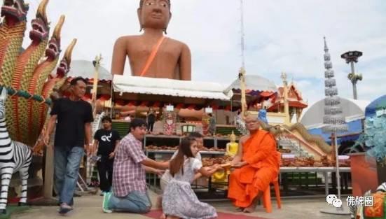 泰国寺庙里那些千奇百怪的还愿方式!【泰国佛牌】 泰国寺庙里那些千奇百怪的还愿方式!-图片9